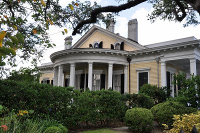 NOLA - Garden District Walkabout