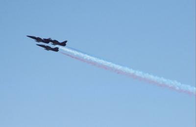 3-02-Air Force Demo Team: Tricolor smoke