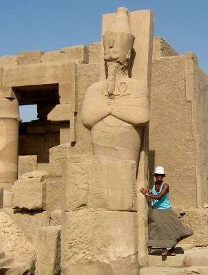 temple of karnak, my friend hamsa trying to topple the statues (troublesome iraqis...)