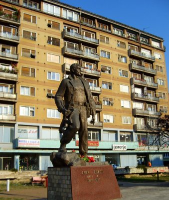 Statue of dead KLA hero