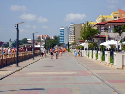 the main strip of sunny beach