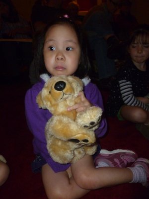 歡歡帶 Cuddles 看Godilocks show