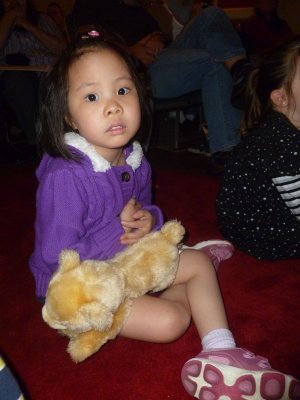 歡歡帶 Cuddles 看Godilocks show