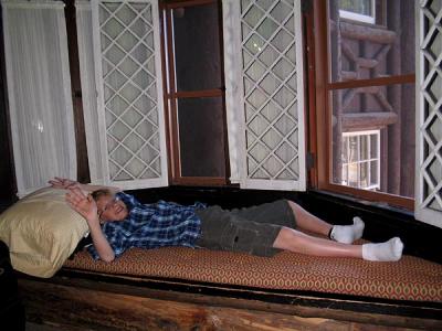 window seat bed in the old faithful lodge