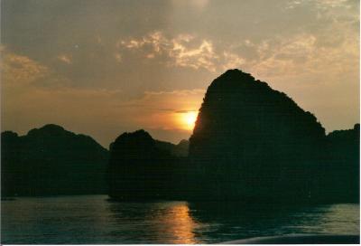 Sunset Halong bay, Vietnam juli 2001