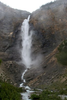 Takakkaw Falls closeup.jpg
