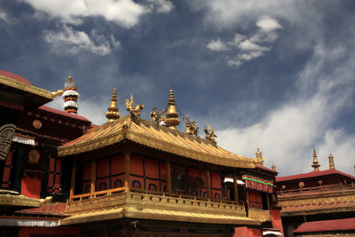 Roof of the Jokhang Temple.jpg