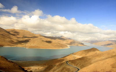 YamZho Lake 1.jpg
