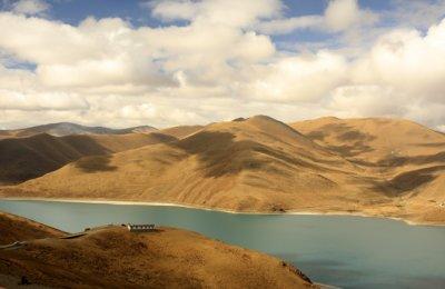 YamZho Lake 2.jpg