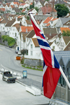 Norwegian Flag with Gamle behind