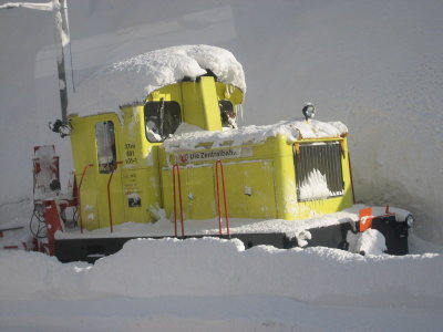 Une belle loco jaune au Col du Brnig