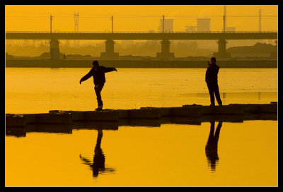 A Cellphone Photographer and His Model