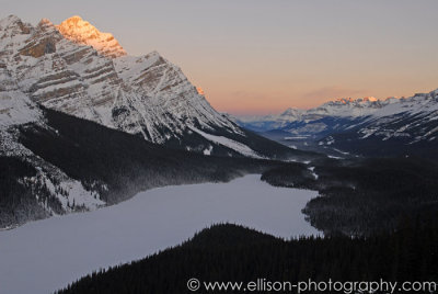 Winter sunrise at Peyto Lake