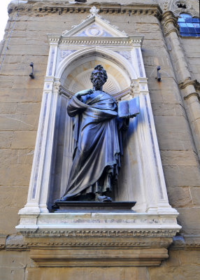 Outdoor statuary