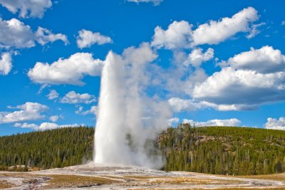 Old Faithful Geyser, Yellowstone National Park (USA)