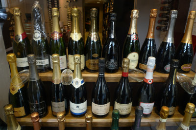 Italian Sparkling Wines versus French Champagnes