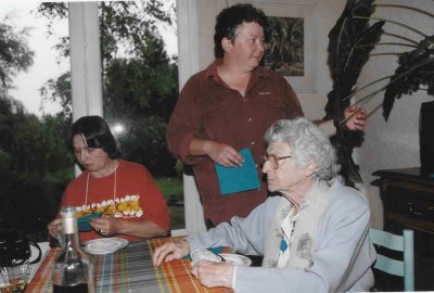 Mimi, Marie-Christine et Tante Hlne en 2001