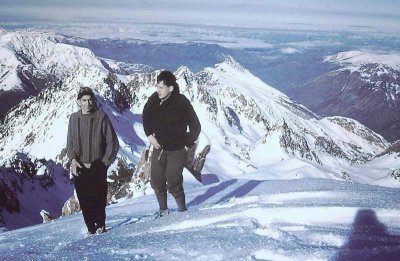 Au sommet de l'Ardiden. jm et Herv 25 dcembre 1959.