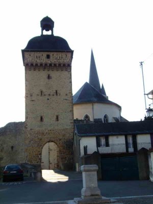 Porte du village, de l'poque o il tait fortifi