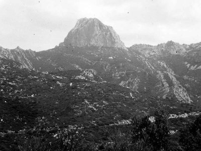 Le Bau de Bartagne depuis la route qui monte au plan d'Aups