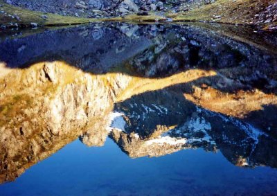 Reflet du pic de Lurien (2826 m) dans son petit lac