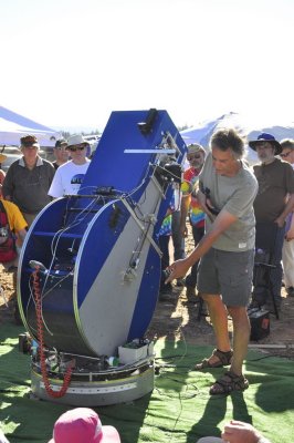 It can rotate amazingly fast (up to 50 degree/s) and gets back to initial position when kicked