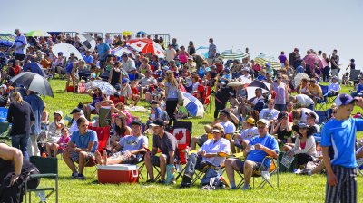 Crowd on the Hill at the Wetaskiwin Air Show