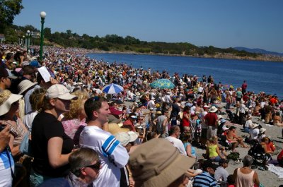 Largest crowd ever on Willows Beach