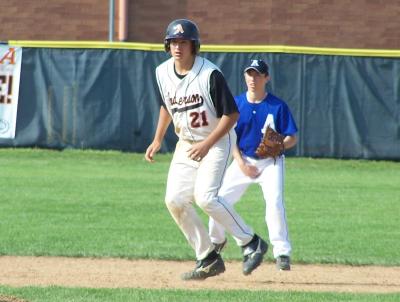 luke gets a lead off second