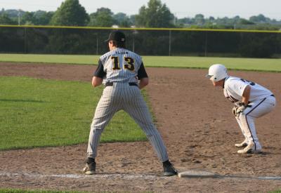 jarad holds the runner at first