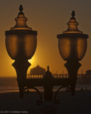 Sunset HB Pier Lamp post 2-1-11 3.jpg