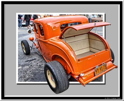 Ford 1932 Coupe Orange R OOB.jpg