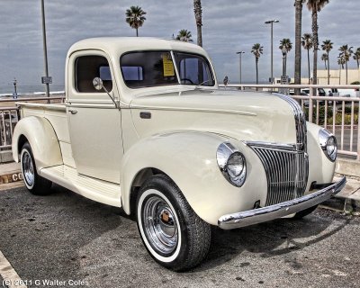 Ford 1940s PU White Cars HDR Pier 3-26-11 (2).jpg