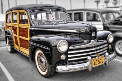 Ford 1947 Woody Wgn Blk HDR Cars HB Pier 3-11 (2) Blur.jpg