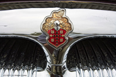 Packard 1953 Red Convertible Logo.jpg