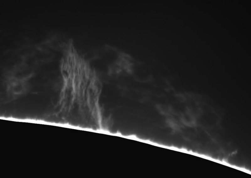 Prominence 4.6.2011 in south-east