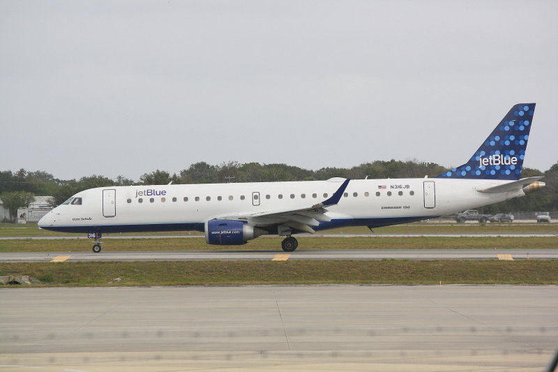 Embraer 190 (N316JB)  Usto Schulz