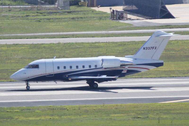 Canadair Challenger (N337FX)