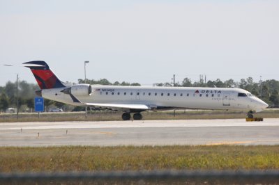Canadair Regional Jet CRJ-700 (N614QX)