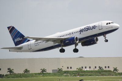 Airbus A320 (N592JB) American Blue