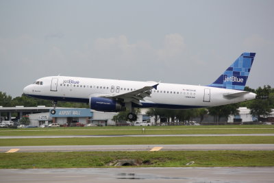 Airbus A320 (N624JB) Blue-T-Ful