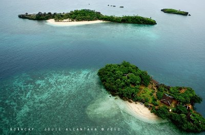 Laurel Island Crystal Cove and Crocodile Island are stopovers fifteen minutes away by boat from Boracay