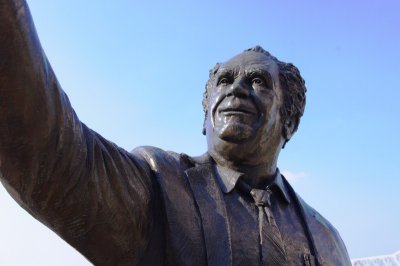 Al J. Schneider Statue.jpg