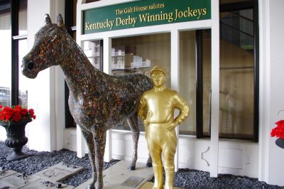 Kentucky Derby Winning Jockeys Statue - Galt House.jpg
