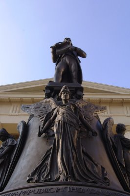 Thomas Jefferson Statue.jpg
