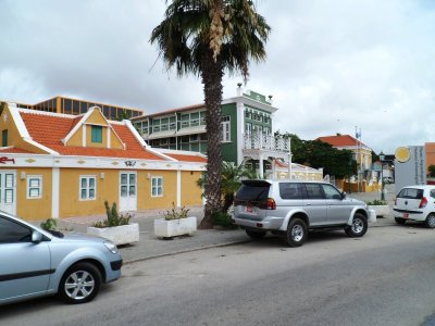 Houses in Oranjestad.jpg