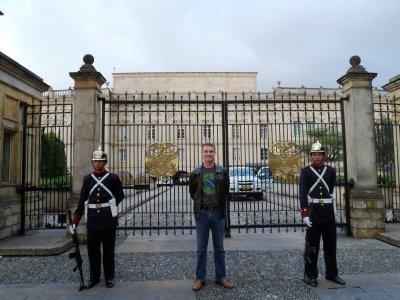 Drew with El Batallon Guardia Presidencial.jpg