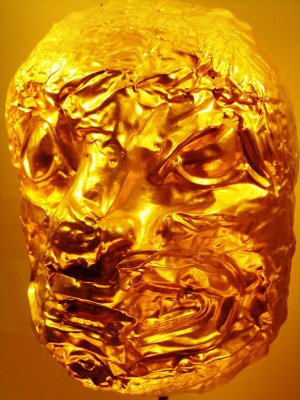 Gold Mask - Museo del Oro.jpg