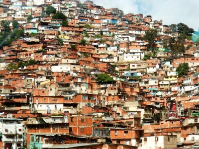 Barrios in Caracas (2).jpg