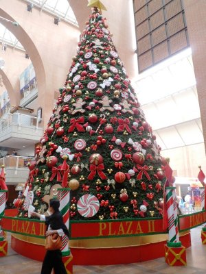 Christmas Tree - Plaza las Americas.jpg